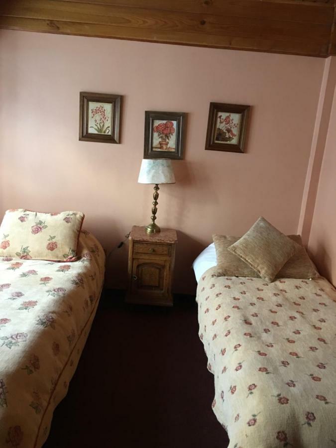 Hosteria Residencia Linares Ushuaia Exterior photo